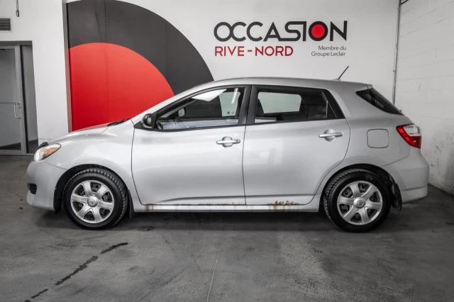 Toyota Matrix Manuelle avec A/C 2010