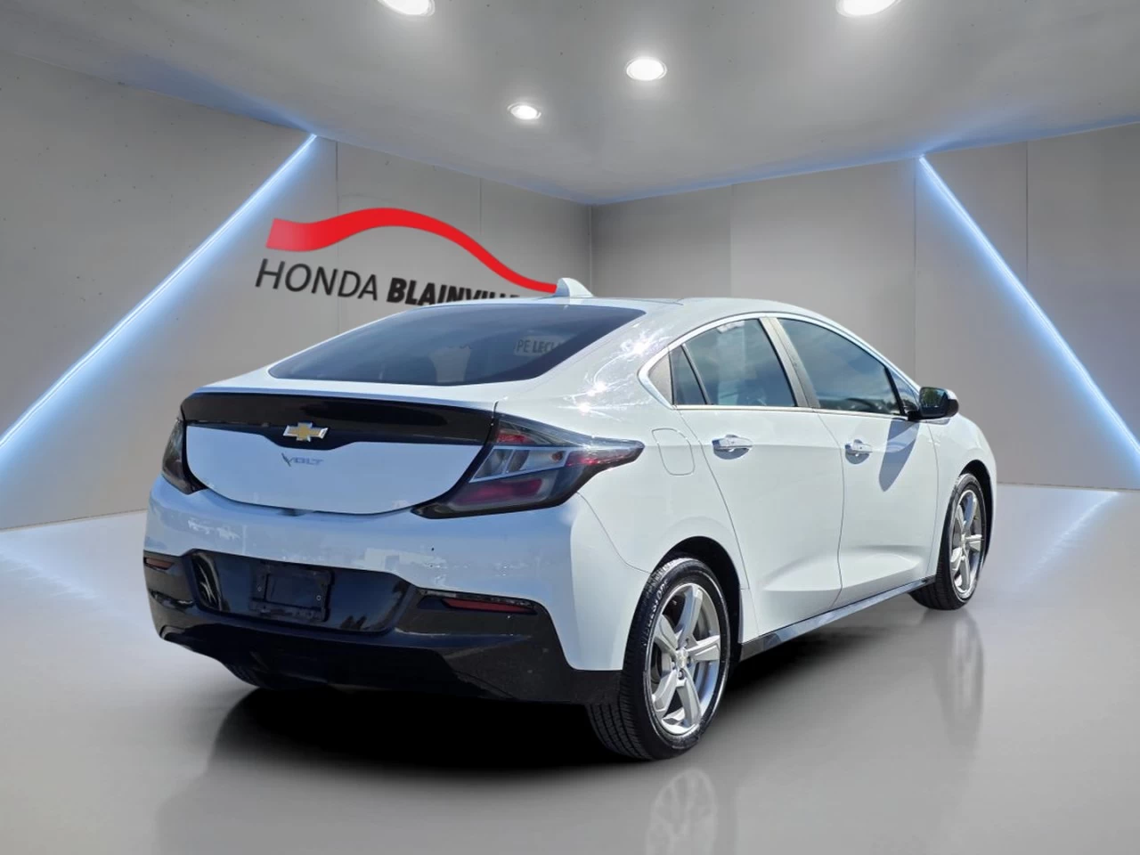 2017 Chevrolet Volt Hatchback LT Main Image