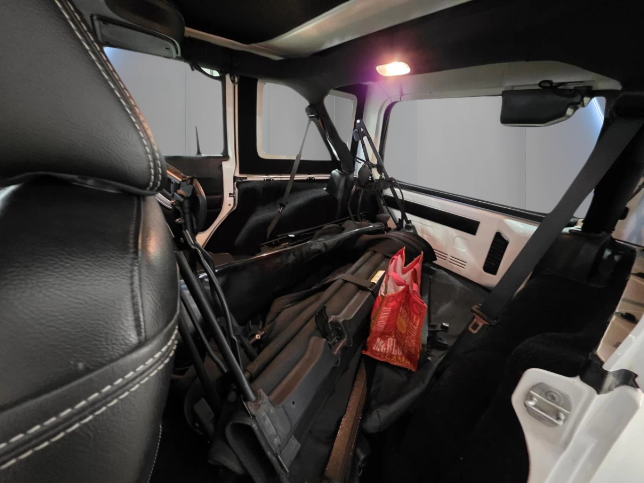 2015 Jeep Wrangler 4WD 4dr Sahara Image principale