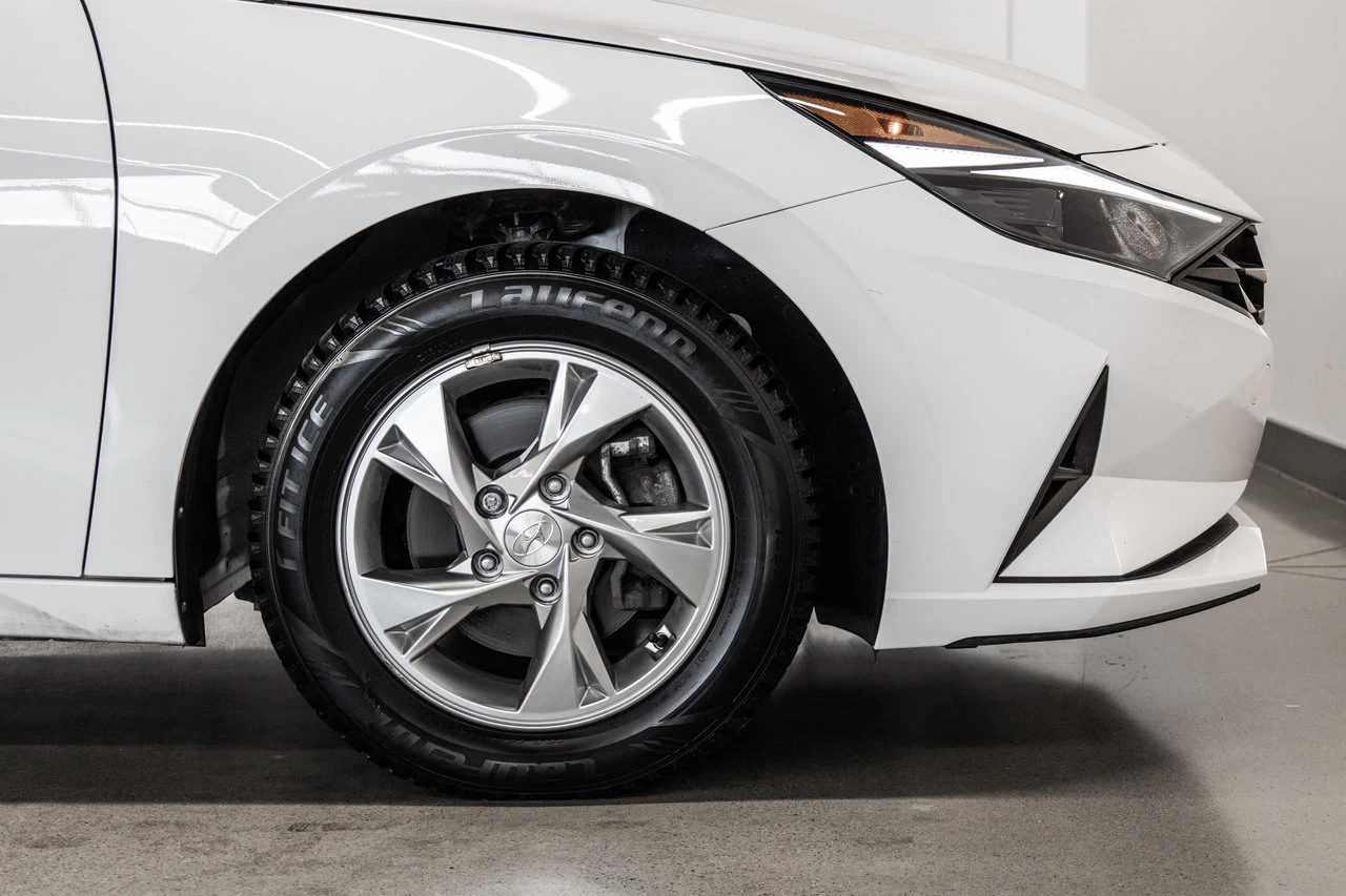 2022 Hyundai Elantra Essential Image principale