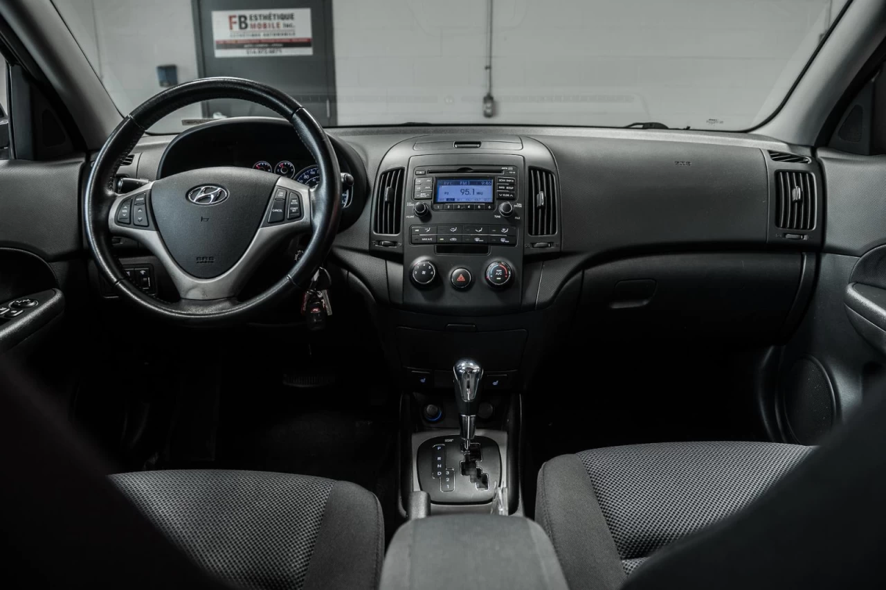 2010 Hyundai Elantra Touring Automatique AUBAINE!!! Main Image