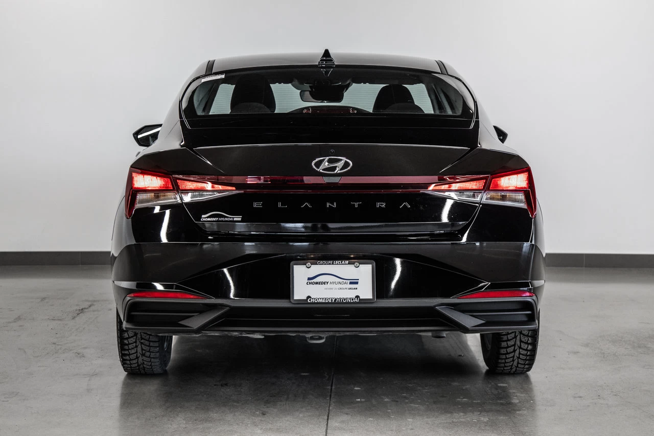 2023 Hyundai Elantra Essential Main Image