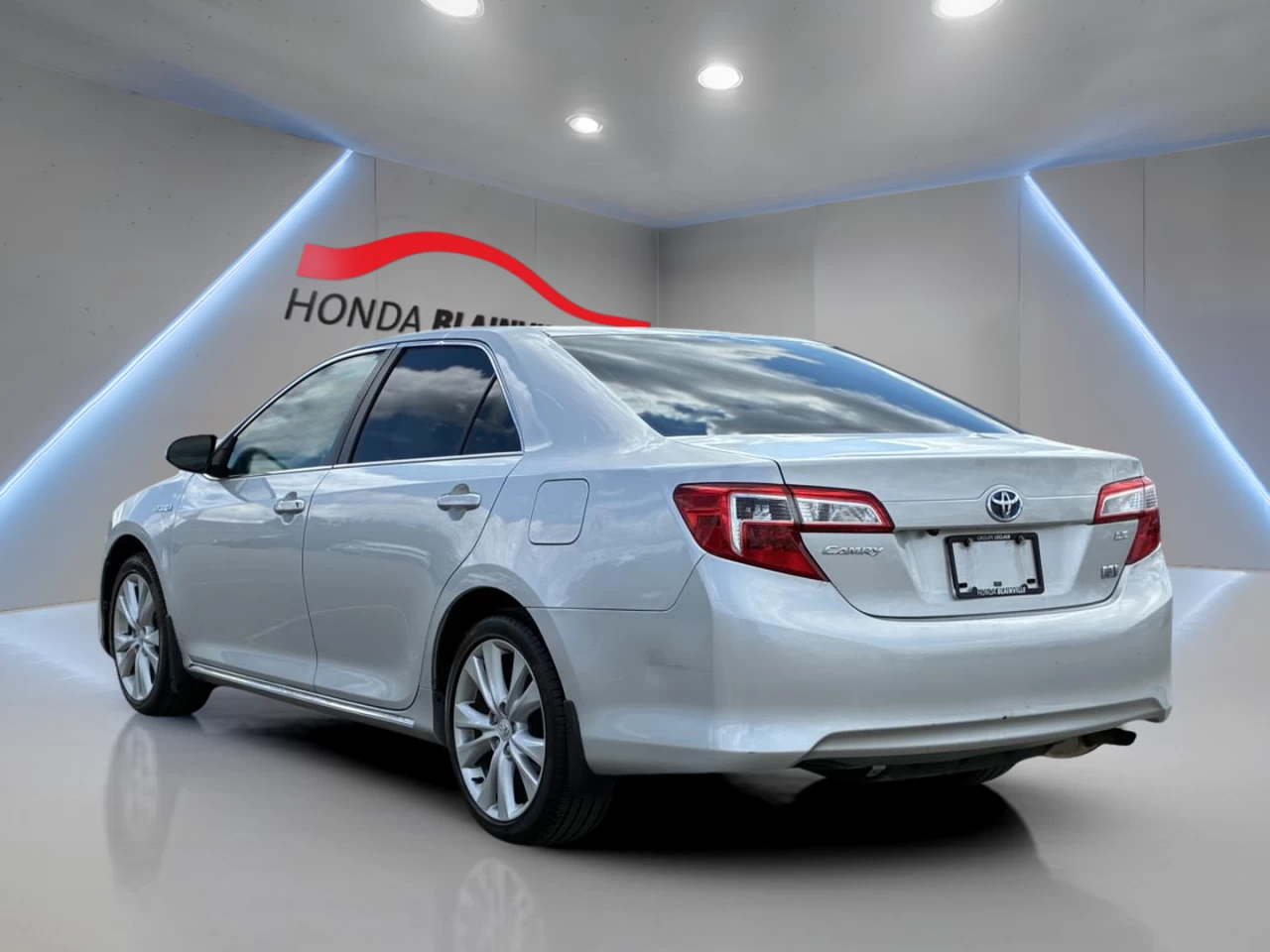 2013 Toyota Camry Hybrid 4dr Sdn LE Main Image