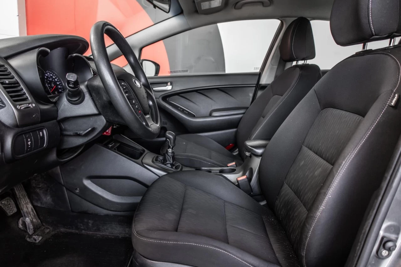 2014 Kia Forte Manuelle de base Garantie 1 AN Image principale