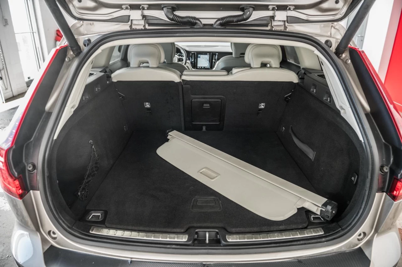 2020 Volvo V60 T5 AWD+TOIT.PANO+CUIR+CARPLAY+SIEGES.CHAUFFANTS Main Image