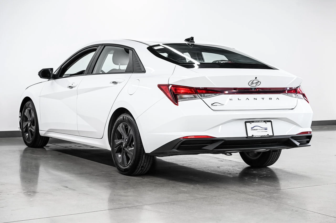 2022 Hyundai Elantra Preferred Main Image