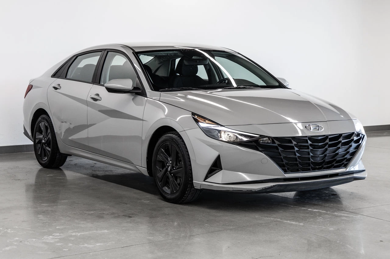 2022 Hyundai Elantra Preferred Main Image