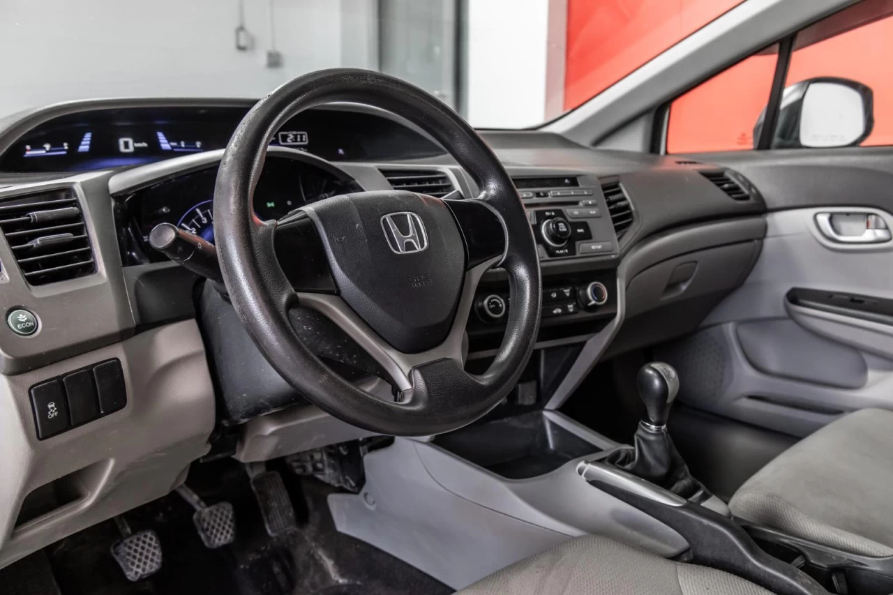 2012 Honda Civic Sedan Manuelle de base AUBAINE!!! Image principale