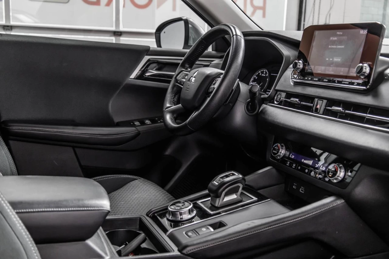 2022 Mitsubishi Outlander ES S-AWC SIEGES.CHAUFF+CAM.RECUL+BLUETOOTH+MAGS Main Image
