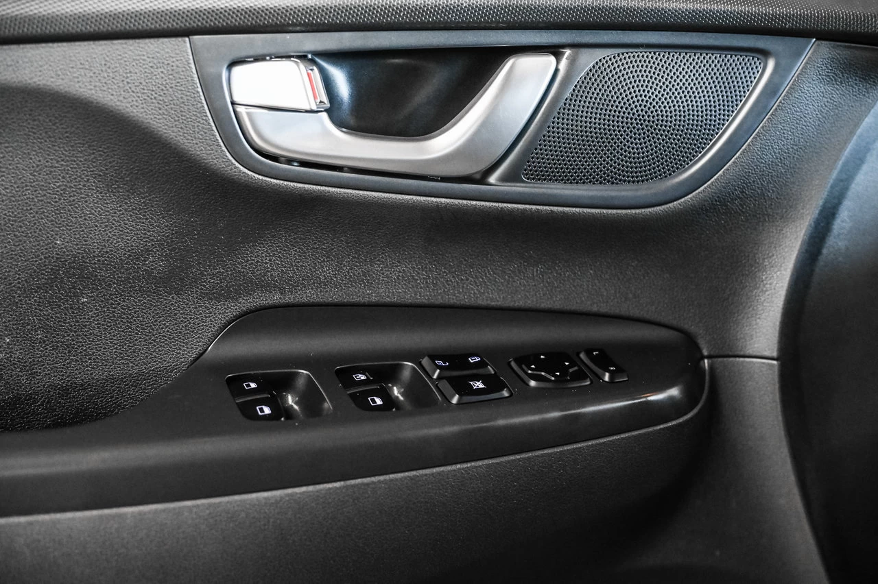 2023 Hyundai Kona electric Preferred Main Image