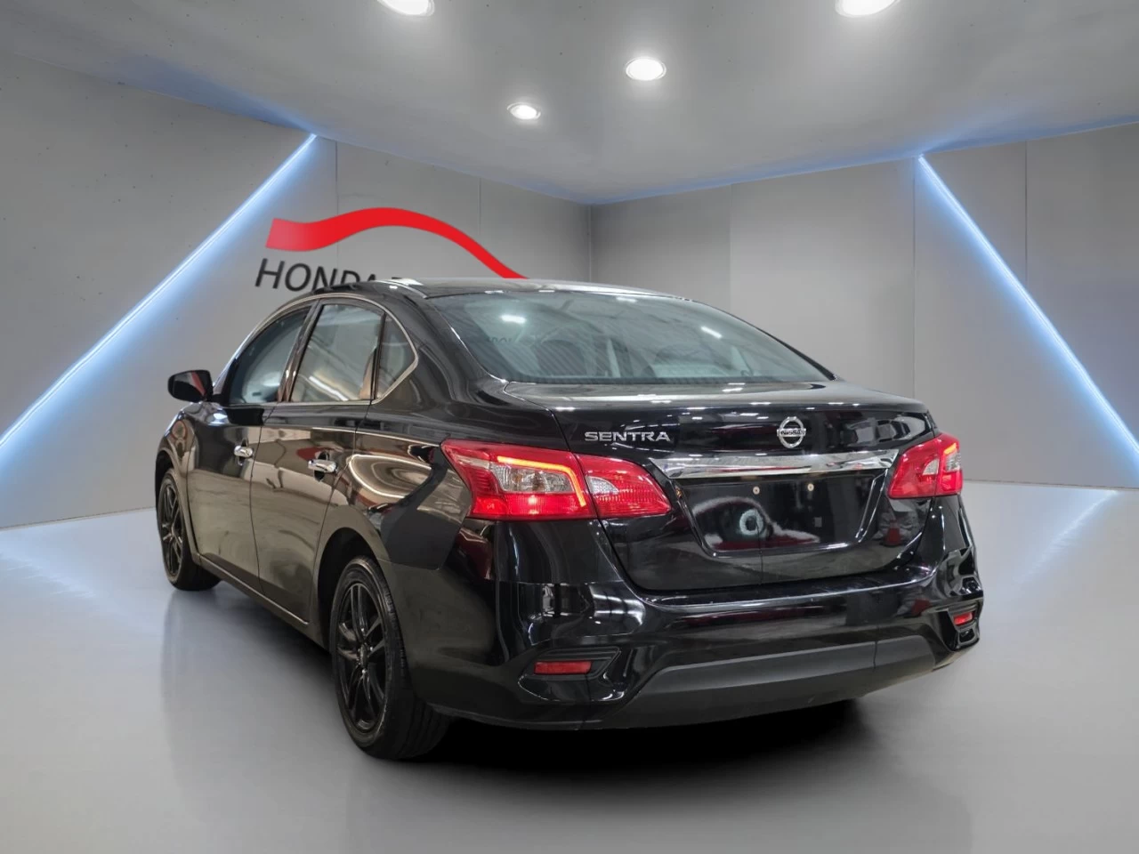 2016 Nissan Sentra 4dr Sdn CVT SV Main Image