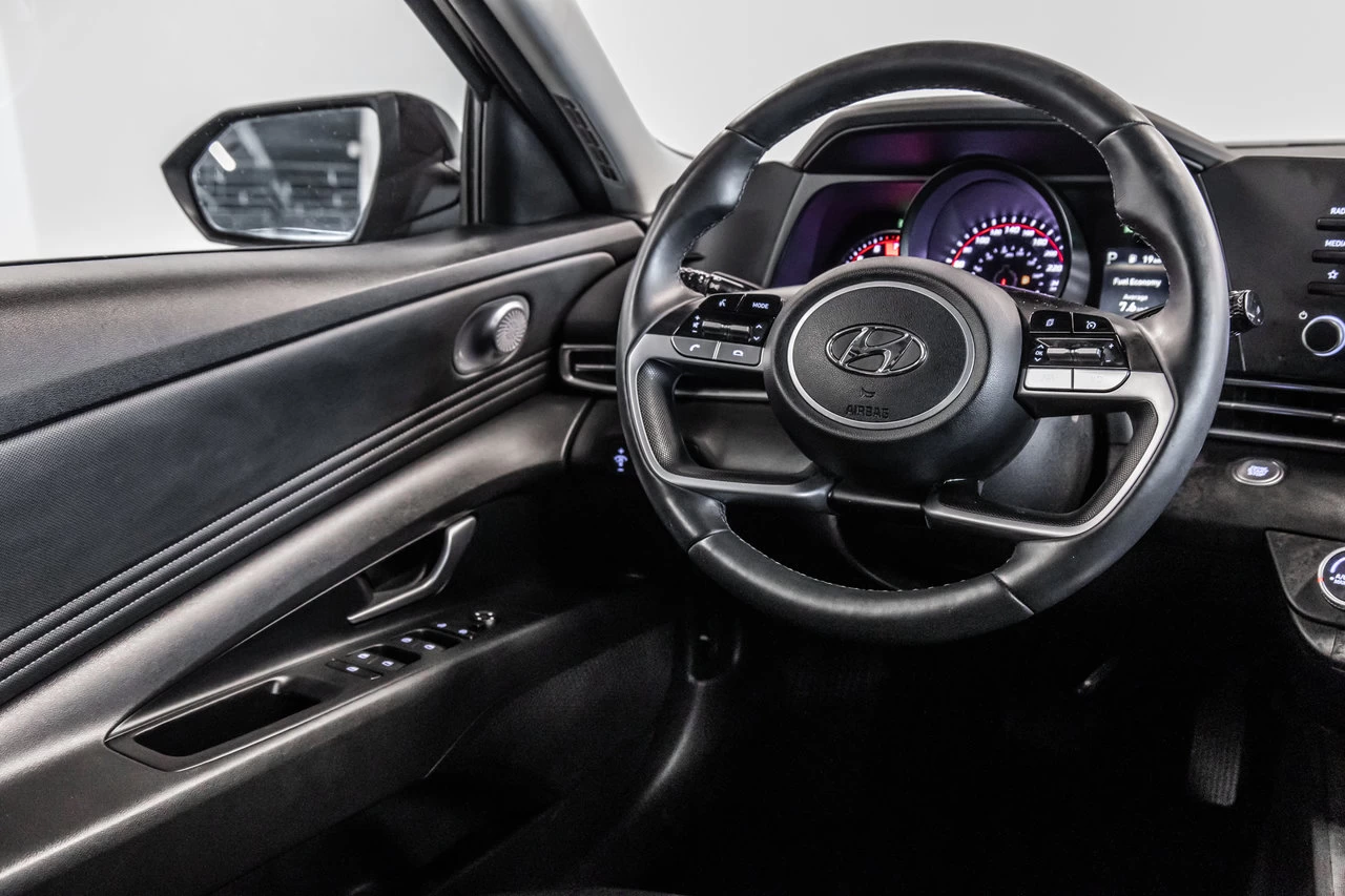 2023 Hyundai Elantra Preferred Main Image