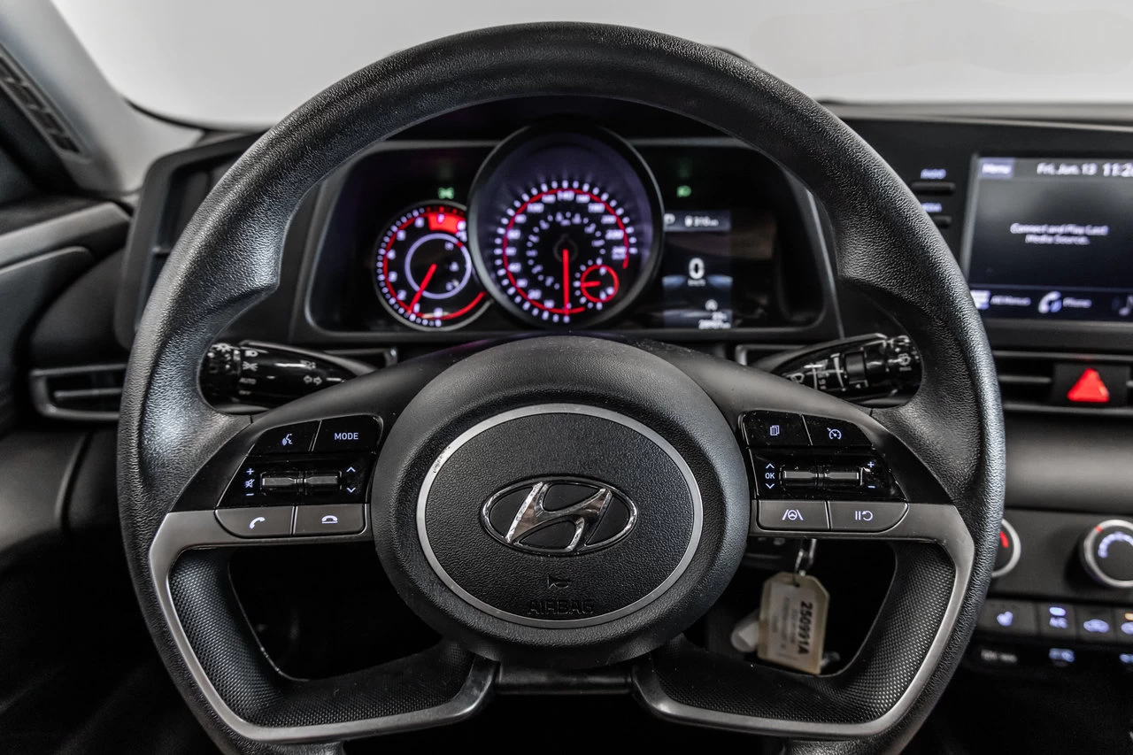 2022 Hyundai Elantra Essential Image principale