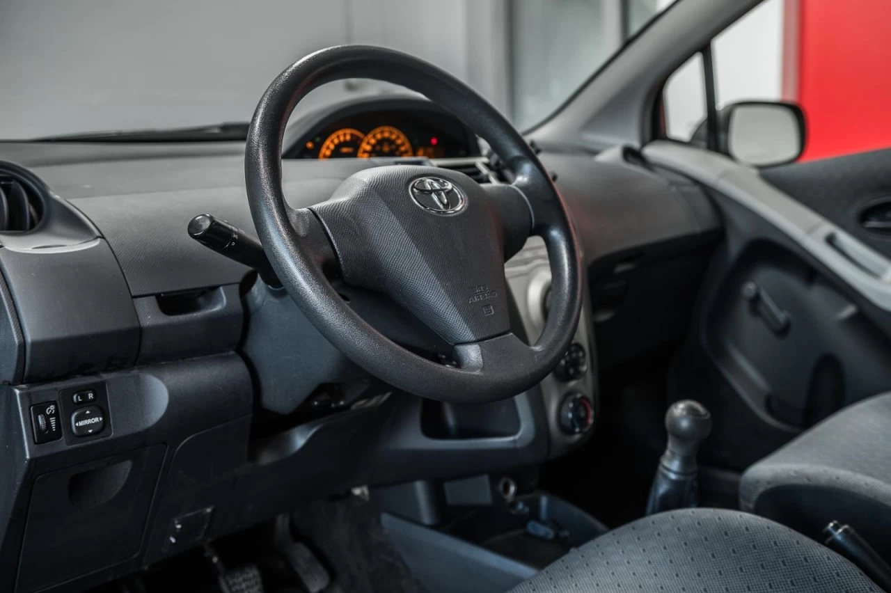 2009 Toyota Yaris Manuelle de base AUBAINE!!! Main Image