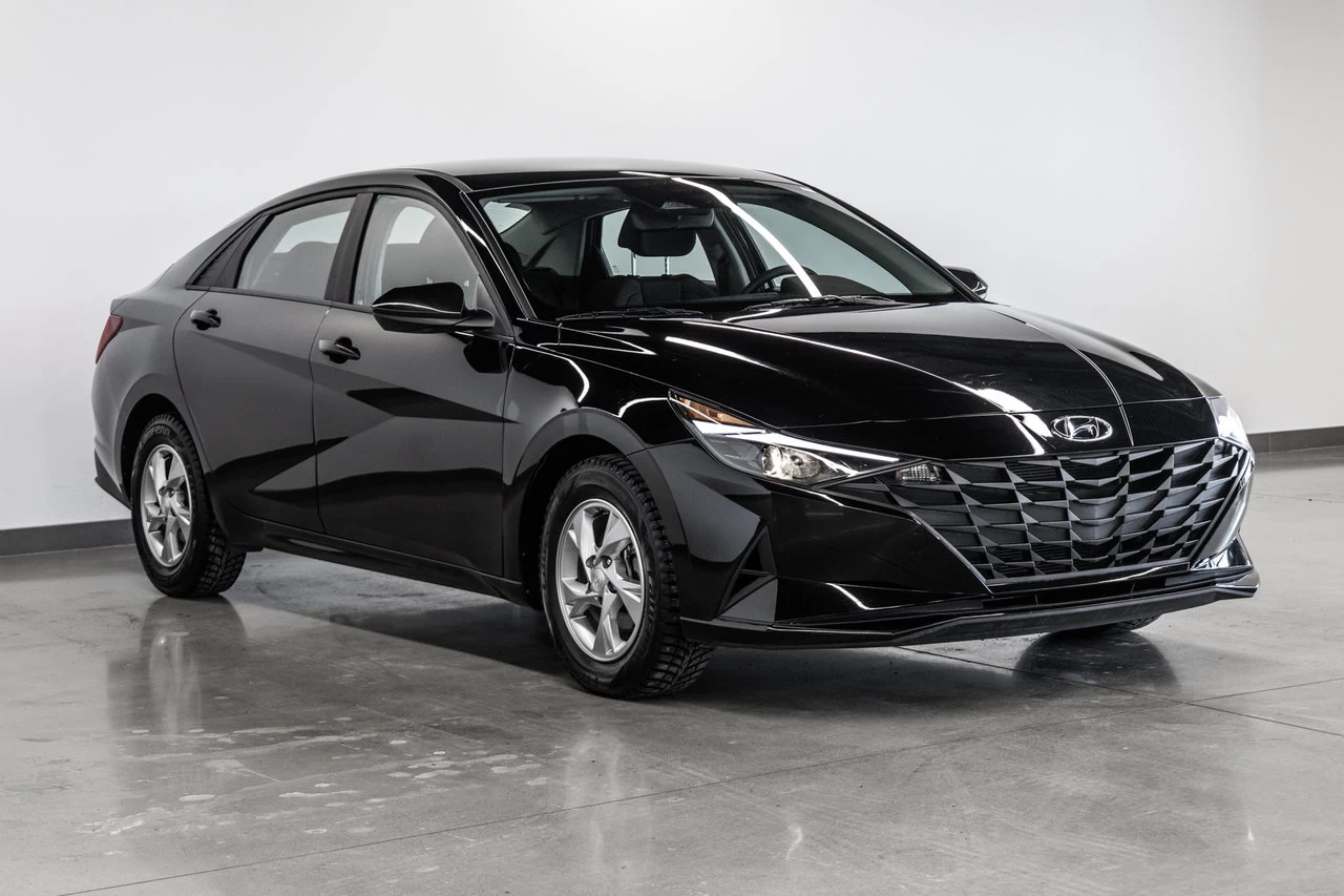 2023 Hyundai Elantra Essential Main Image