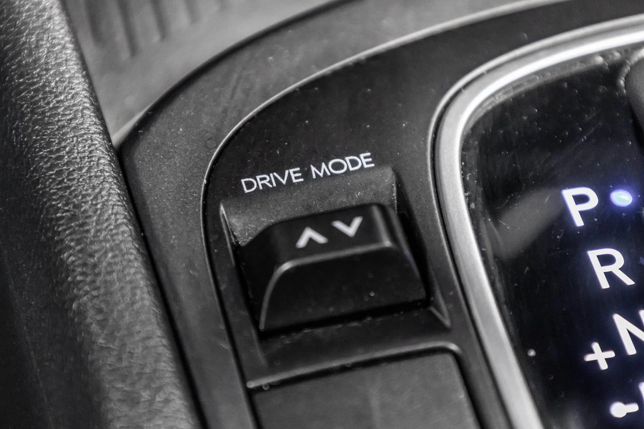 2024 Hyundai Kona Essential Main Image