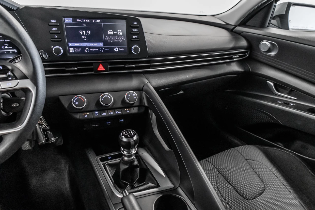 2022 Hyundai Elantra Essential Image principale