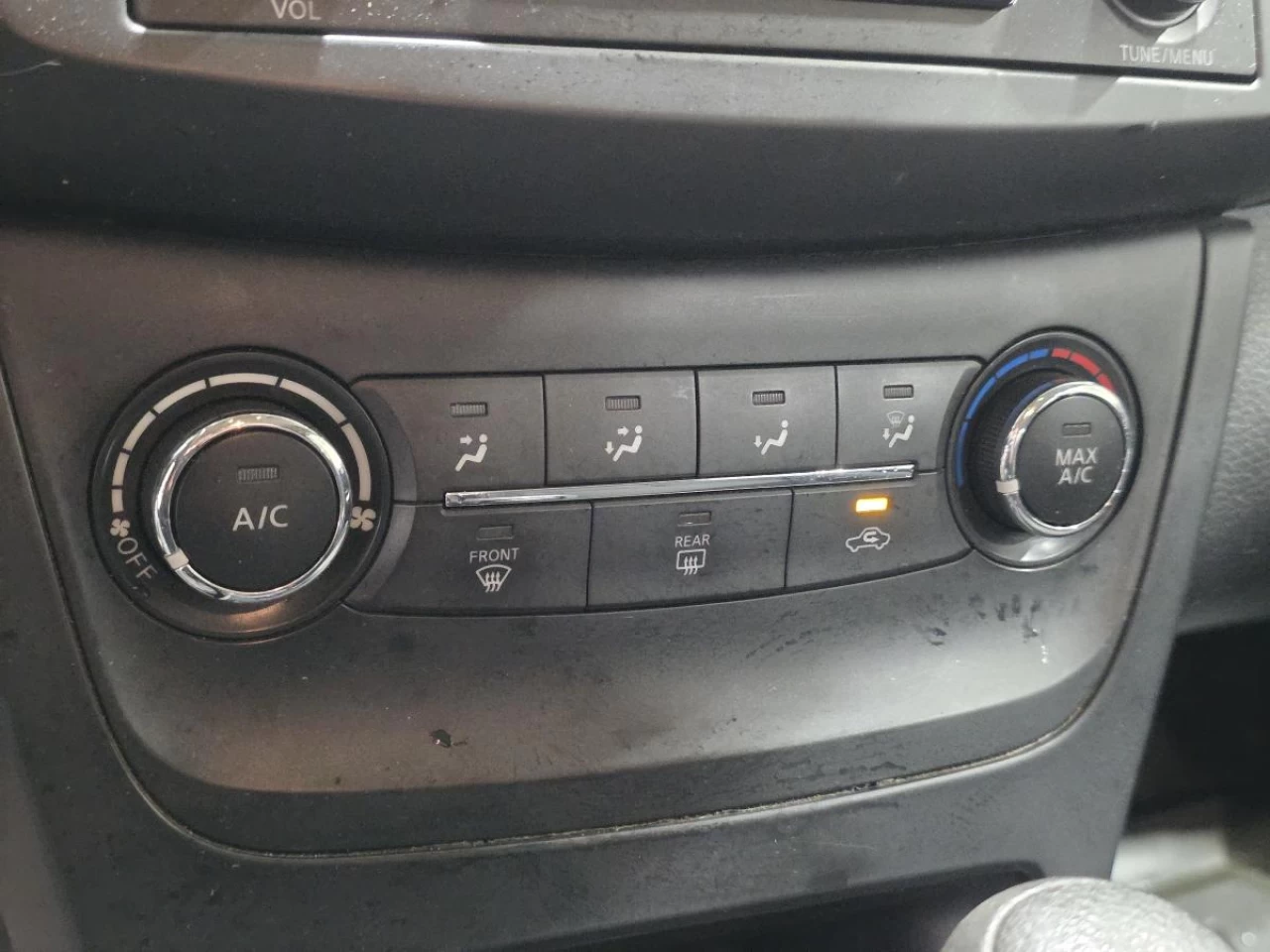 2016 Nissan Sentra 4dr Sdn CVT SV Main Image