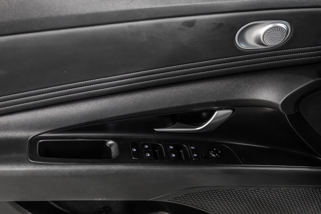 2023 Hyundai Elantra Preferred Main Image