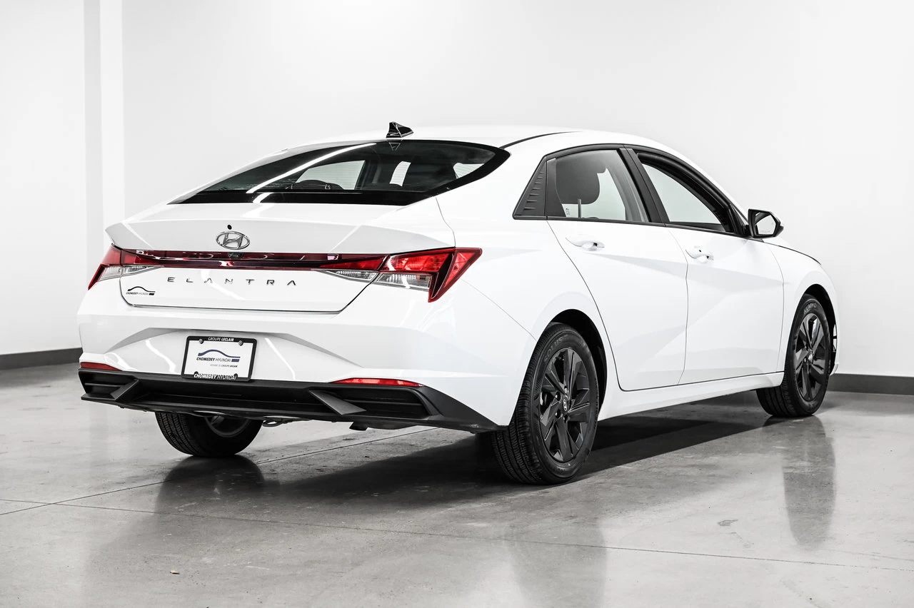 2022 Hyundai Elantra Preferred Main Image