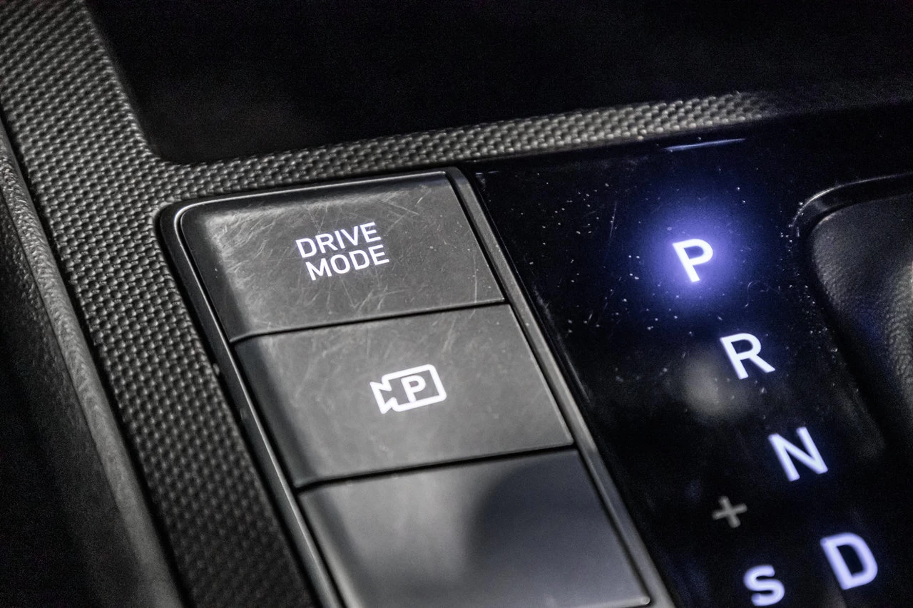 2023 Hyundai Elantra Essential Main Image
