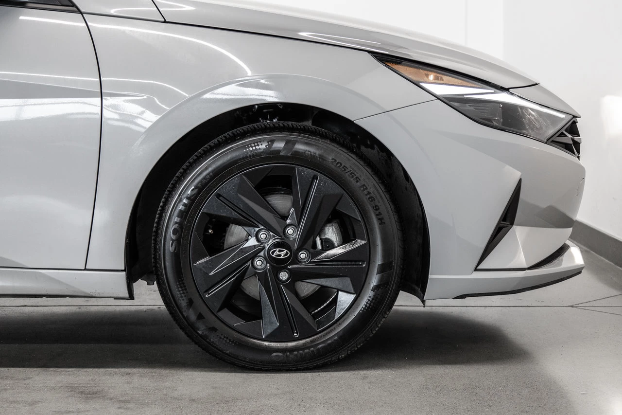 2023 Hyundai Elantra Preferred Main Image