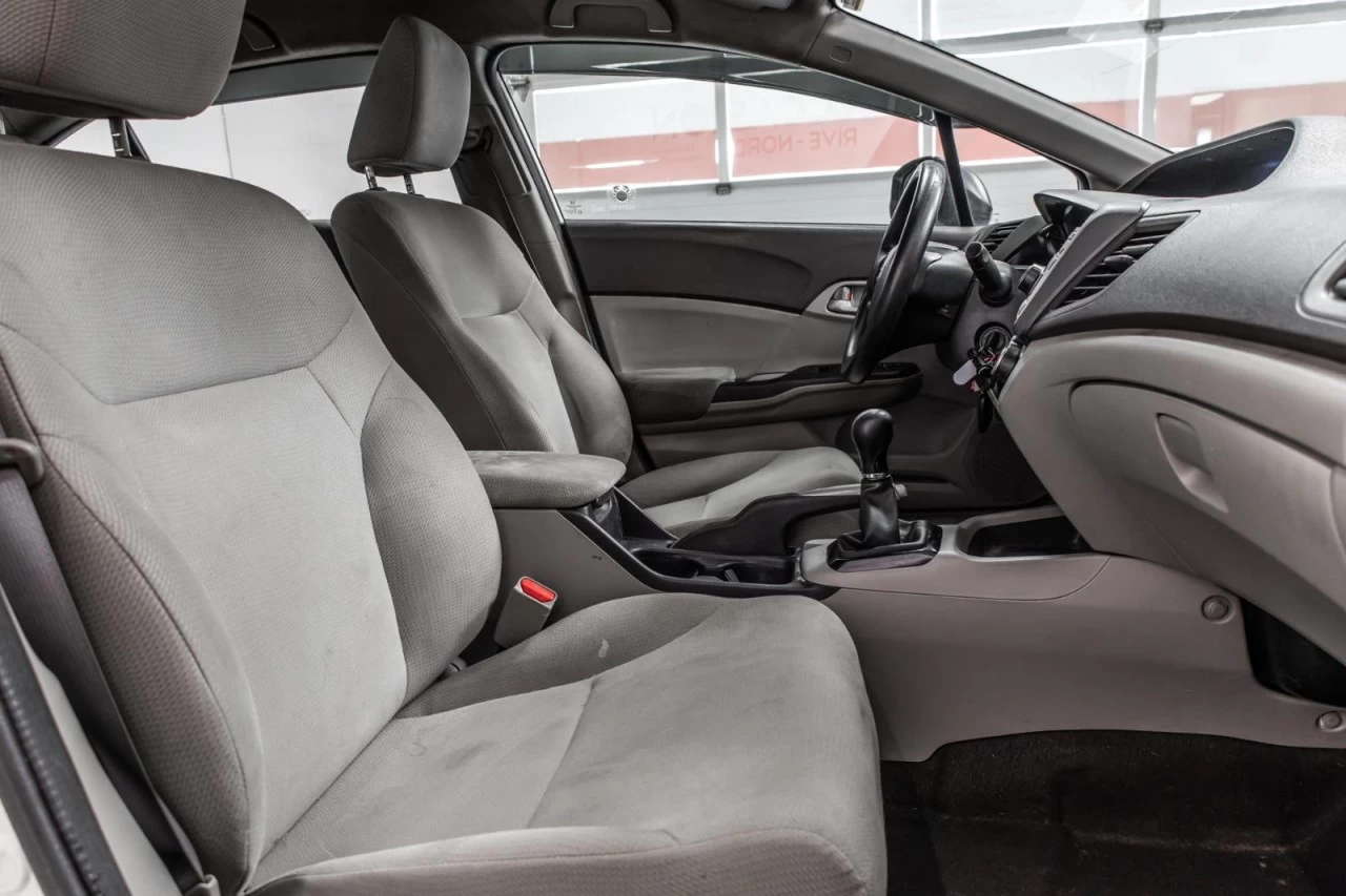 2012 Honda Civic Sedan Manuelle de base AUBAINE!!! Image principale