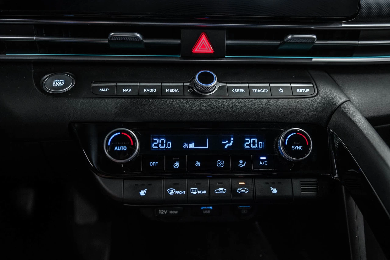 2023 Hyundai Elantra Luxury Image principale