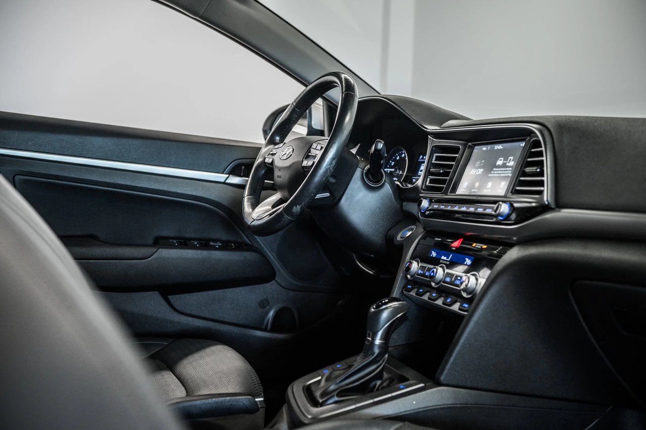 2020 Hyundai Elantra Luxury Main Image