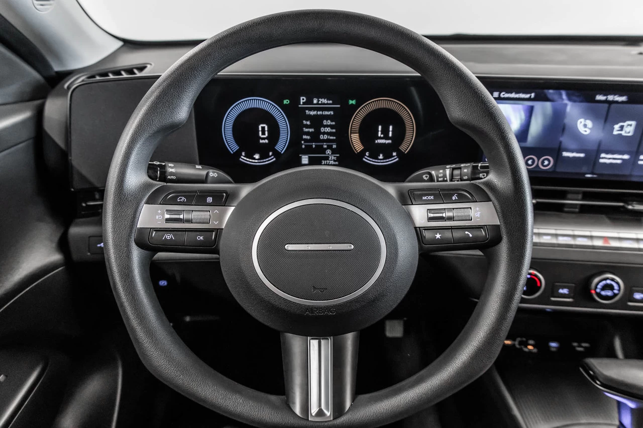 2024 Hyundai Kona Essential Main Image