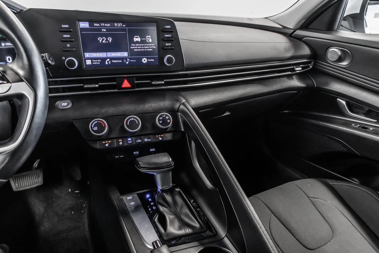 2022 Hyundai Elantra Preferred Main Image