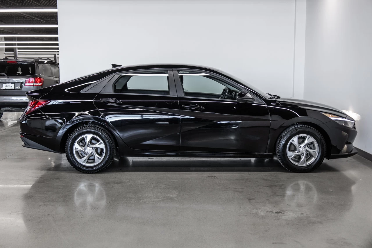 2023 Hyundai Elantra Essential Main Image
