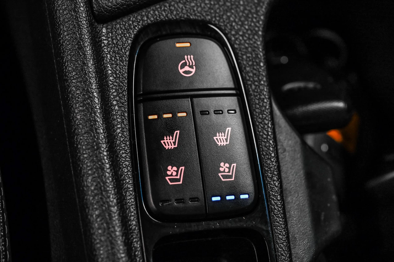 2019 Kia Niro Plug-In Hybrid Ex Main Image