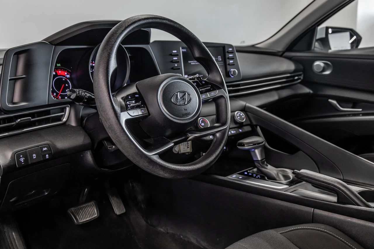 2022 Hyundai Elantra Essential Image principale
