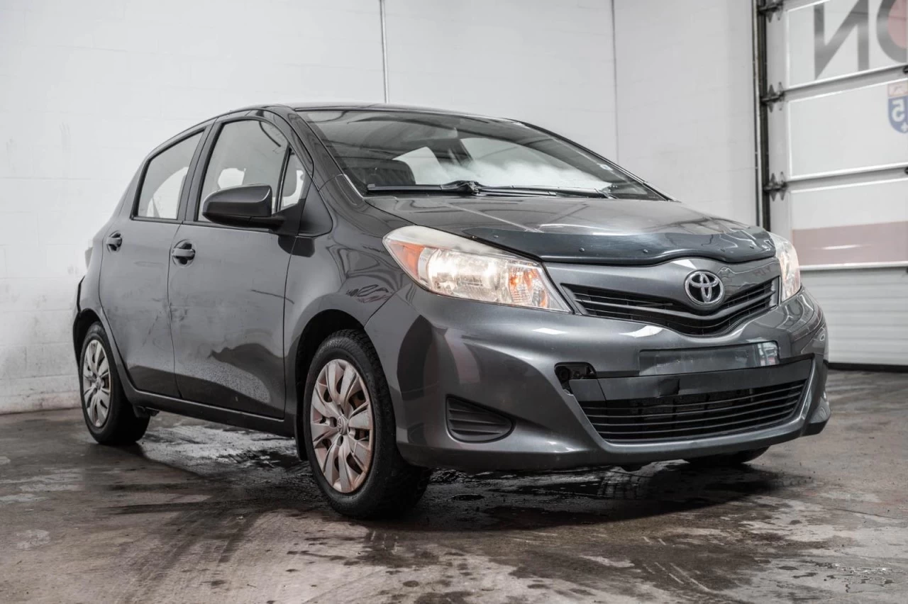 2012 Toyota Yaris Manuelle Hatchback AUBAINE! Image principale