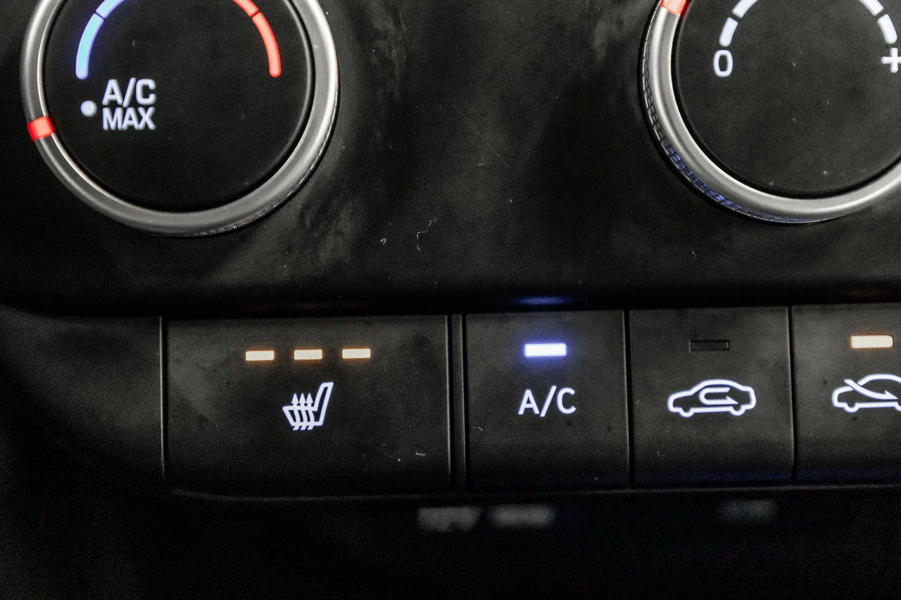 2023 Hyundai Elantra Essential Main Image