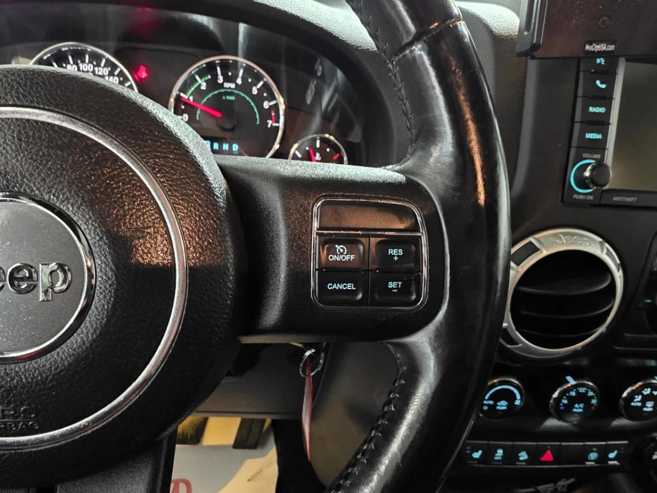 2015 Jeep Wrangler 4WD 4dr Sahara Image principale