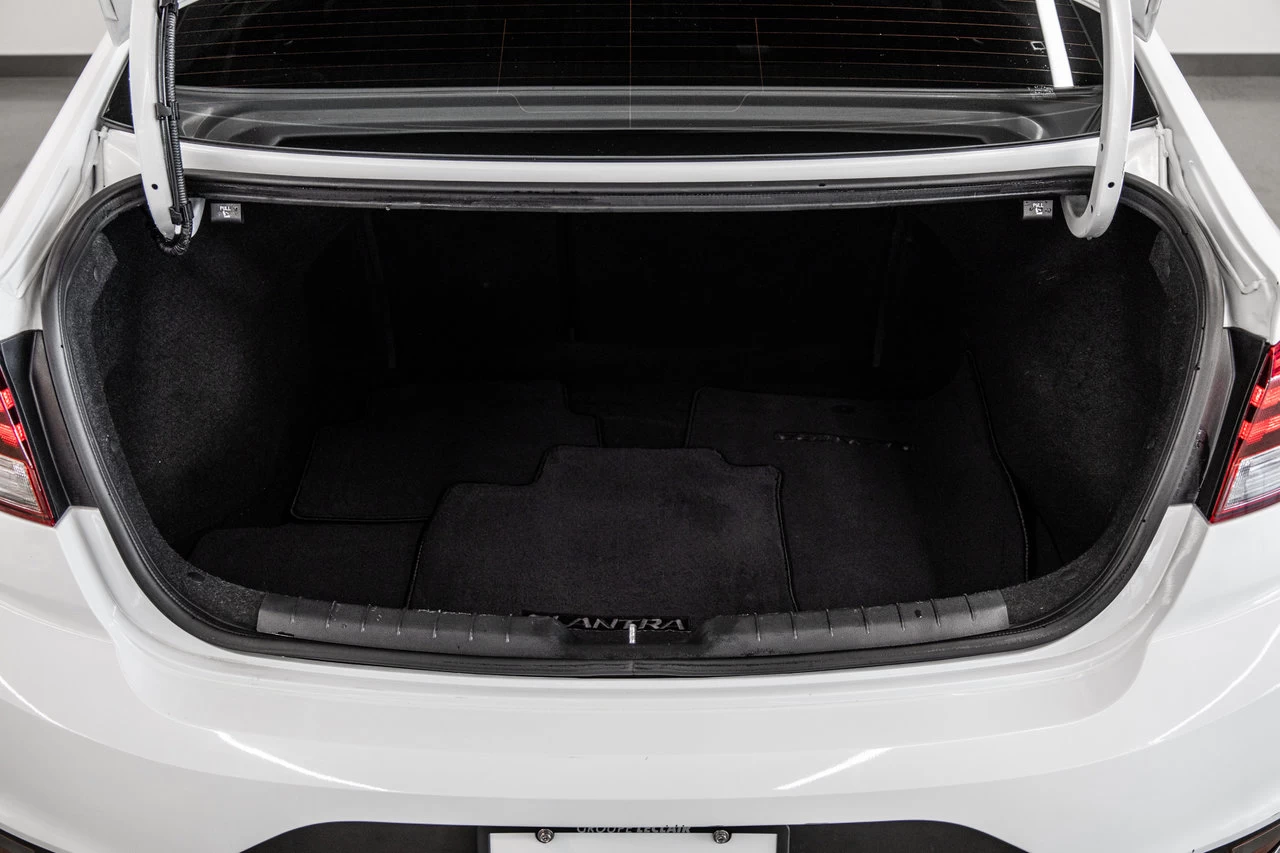 2020 Hyundai Elantra Preferred Main Image