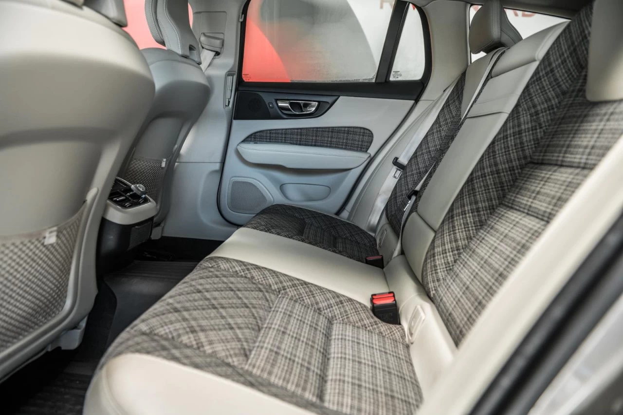 2020 Volvo V60 T5 AWD+TOIT.PANO+CUIR+CARPLAY+SIEGES.CHAUFFANTS Main Image
