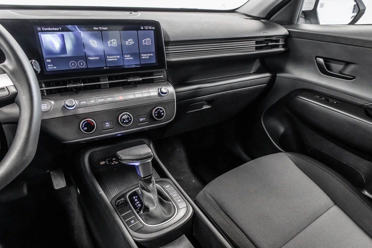 2024 Hyundai Kona Essential Main Image