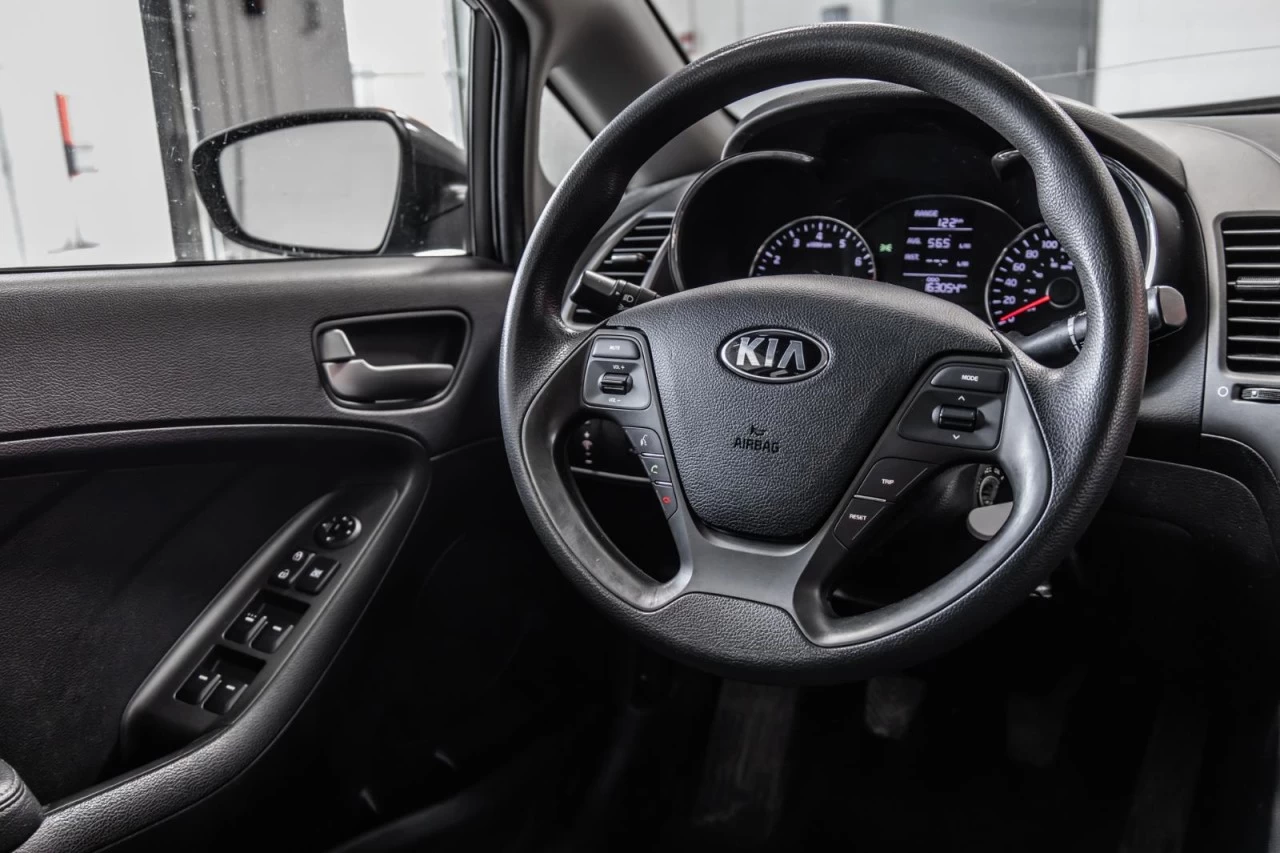 2014 Kia Forte Manuelle de base Garantie 1 AN Image principale