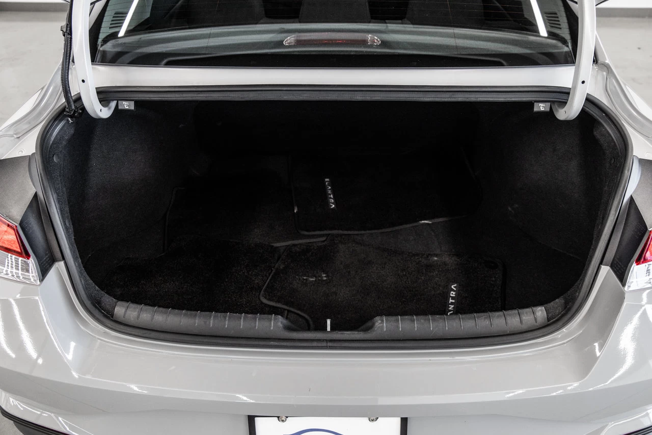 2022 Hyundai Elantra Essential Image principale