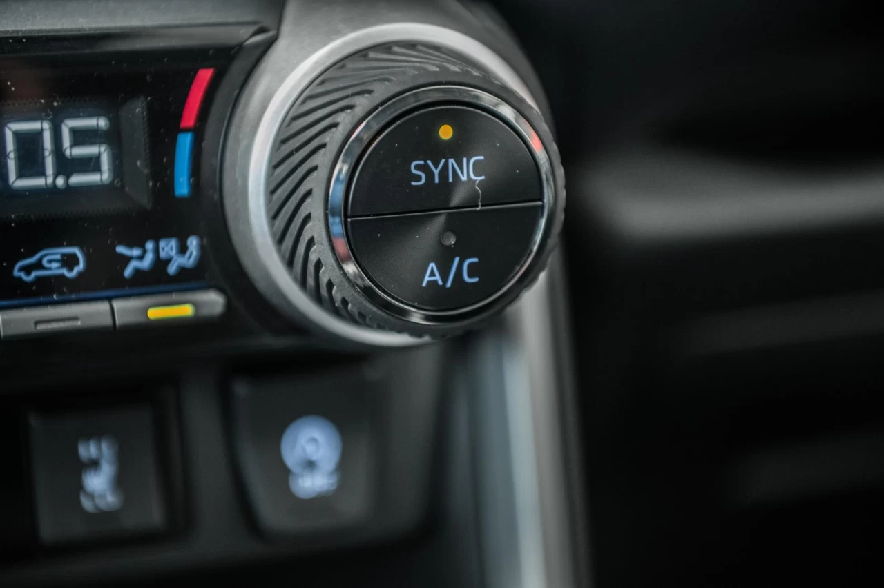 2021 Toyota RAV4 XLE AWD+TOIT.OUVRANT+VOLANT/SIEGES.CHAUFFANTS Image principale