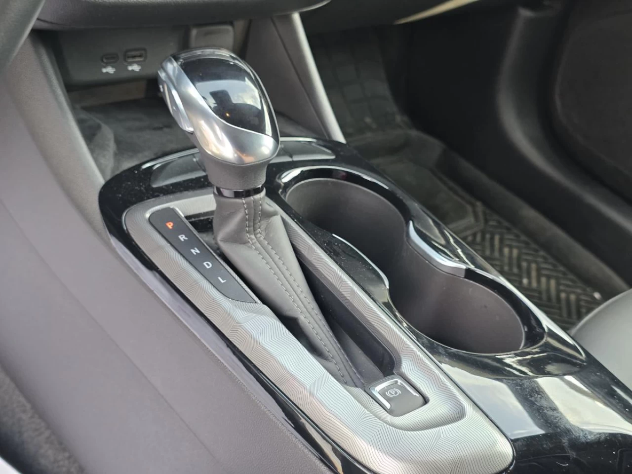2024 Buick Envista FWD 4dr Sport Touring Main Image