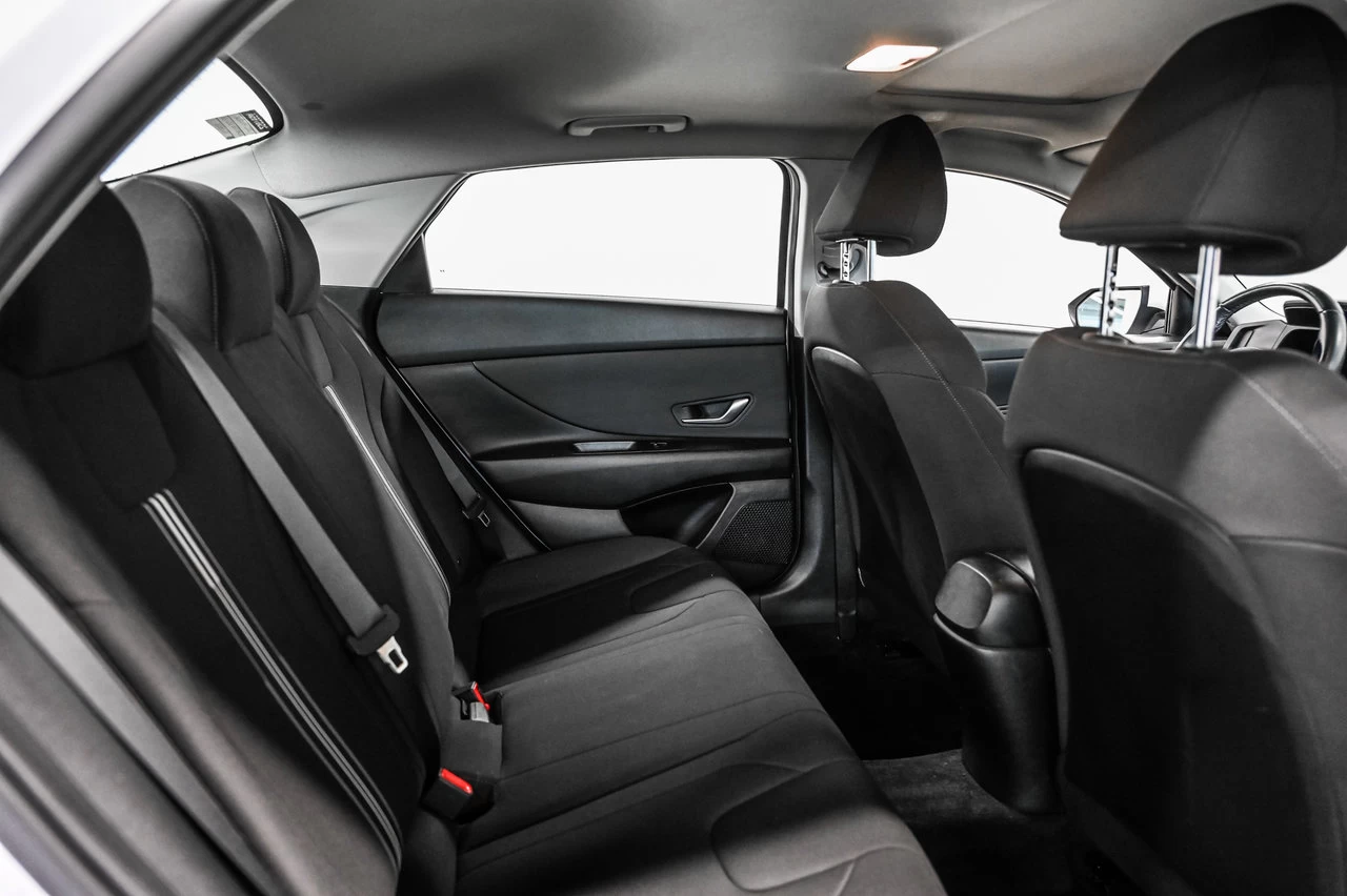 2022 Hyundai Elantra Preferred Main Image