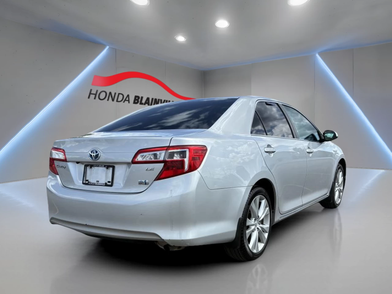 2013 Toyota Camry Hybrid 4dr Sdn LE Main Image
