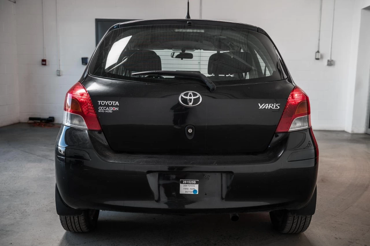 2009 Toyota Yaris Manuelle de base AUBAINE!!! Main Image