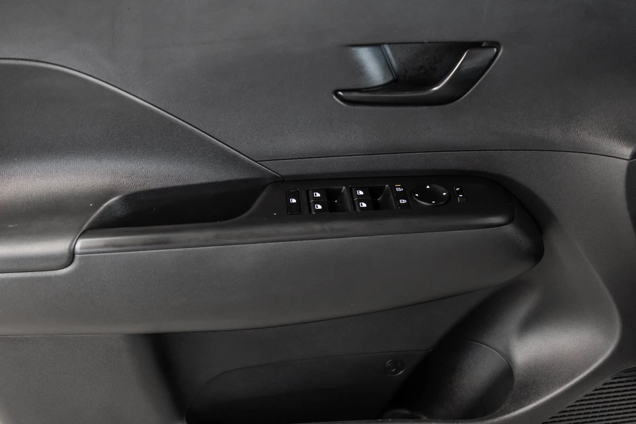 2024 Hyundai Kona Essential Main Image