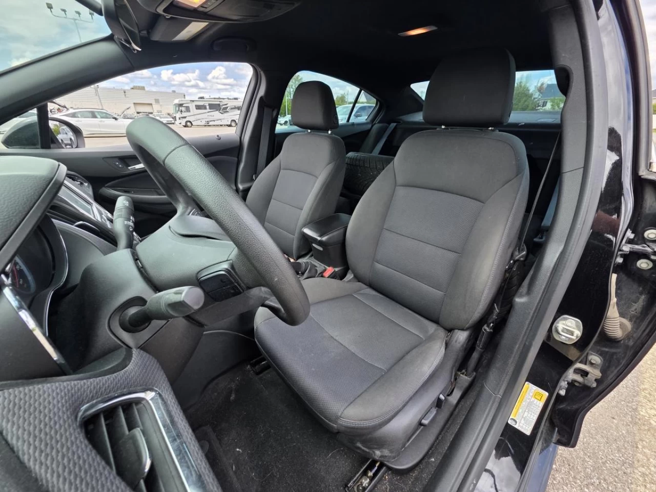 2018 Chevrolet Cruze Sedan LT (Manual) Image principale