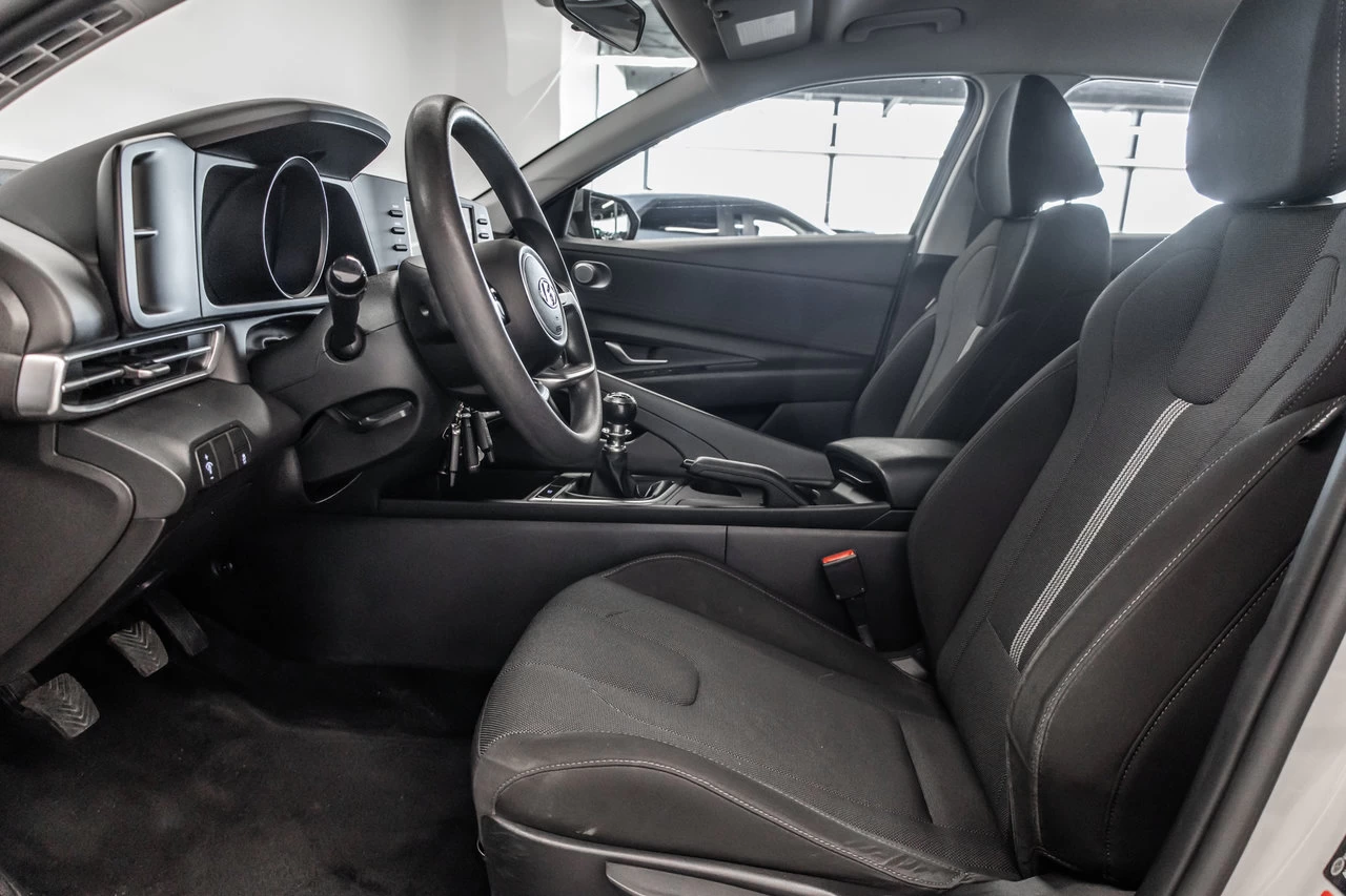 2022 Hyundai Elantra Essential Image principale